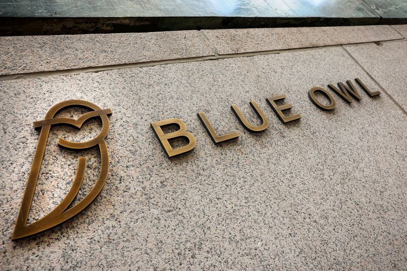 Blue Owl’s Stack Considers  Billion Sale of Asia Data Center Operations